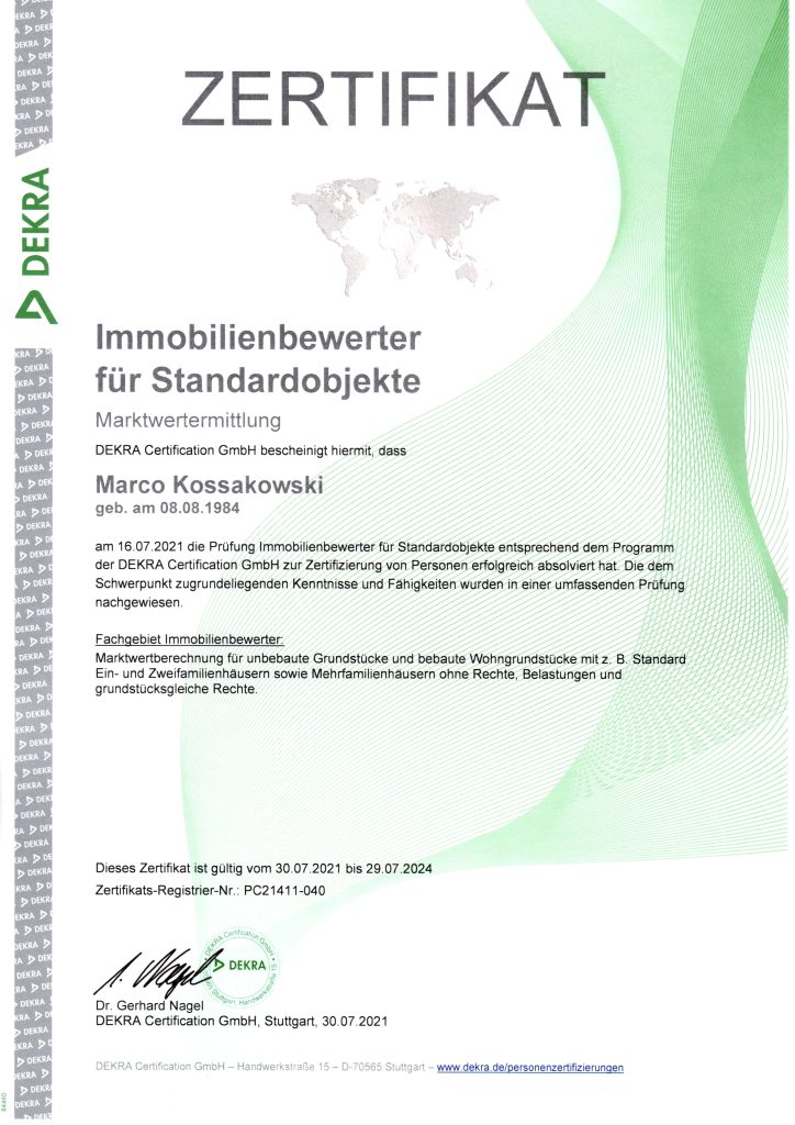 Das Zertifikat von der DEKRA für Marco Kossakowski für die bestandene prüfung zum DEKRA zertifizierten Immobilienbewerter für Standardobjekte, Marktwertermittlung.