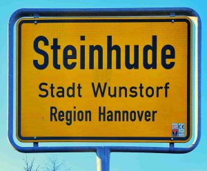Ortseingangsschild von Steinhude, einem Ortsteil der Stadt Wunstorf in der Region Hannover.