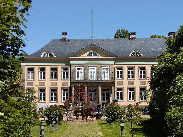 Immobilienmakler Hagenburg_Schloss Hagenburg_Landhaus Immobilien Meerregion